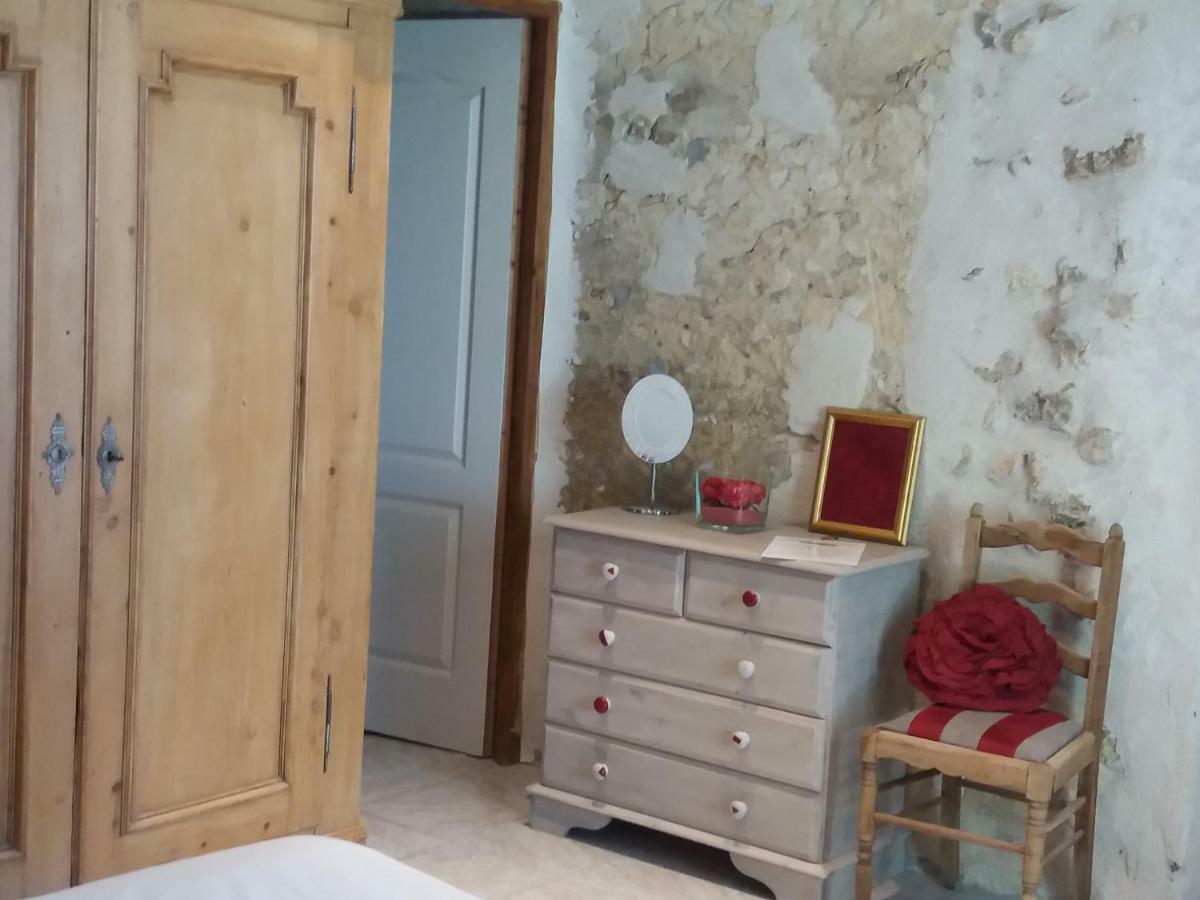 Le Gite Des Chambres De La Grange Cherval Eksteriør bilde